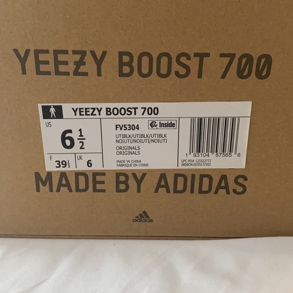6.5 Yeezy 700’s - Picture 4 of 6